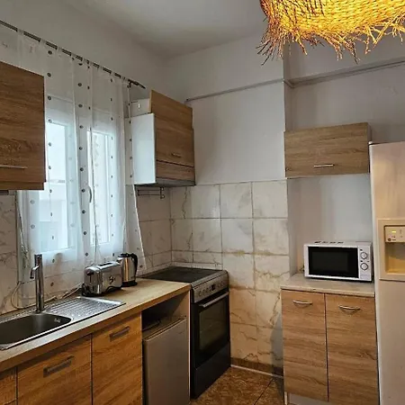 Pleasure 2 Bedrooms Near The Sea Apartment *