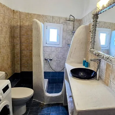 Pleasure 2 Bedrooms Near The Sea * Perissa (Santorini)