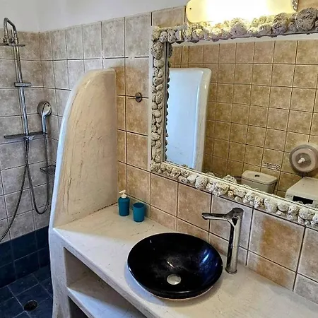 Pleasure 2 Bedrooms Near The Sea Apartment *