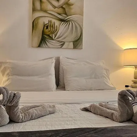 Pleasure 2 Bedrooms Near The Sea Perissa (Santorini)