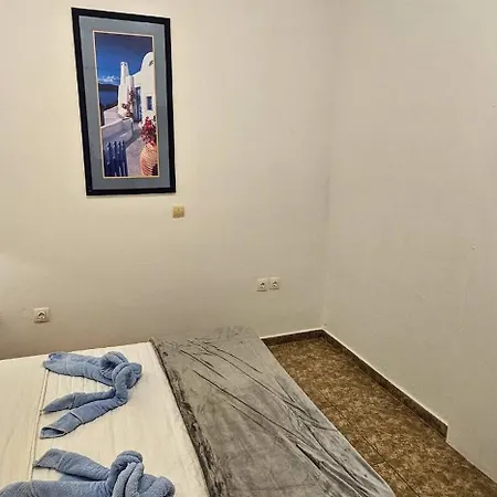 Pleasure 2 Bedrooms Near The Sea * Perissa (Santorini)