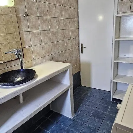 Pleasure 2 Bedrooms Near The Sea Perissa (Santorini)