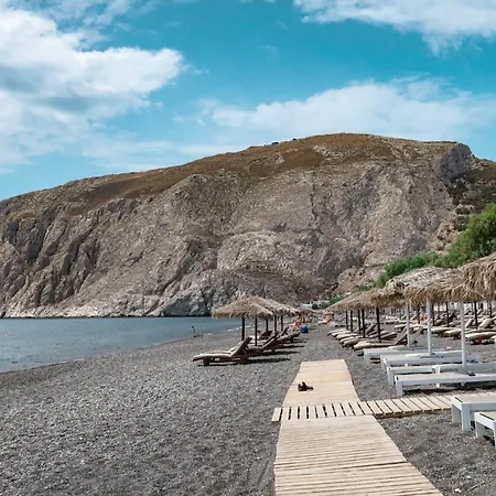 Pleasure 2 Bedrooms Near The Sea * Perissa (Santorini)