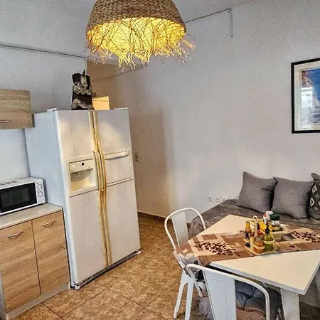 Pleasure 2 Bedrooms Near The Sea * Perissa (Santorini)