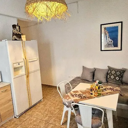 Pleasure 2 Bedrooms Near The Sea Apartment *
